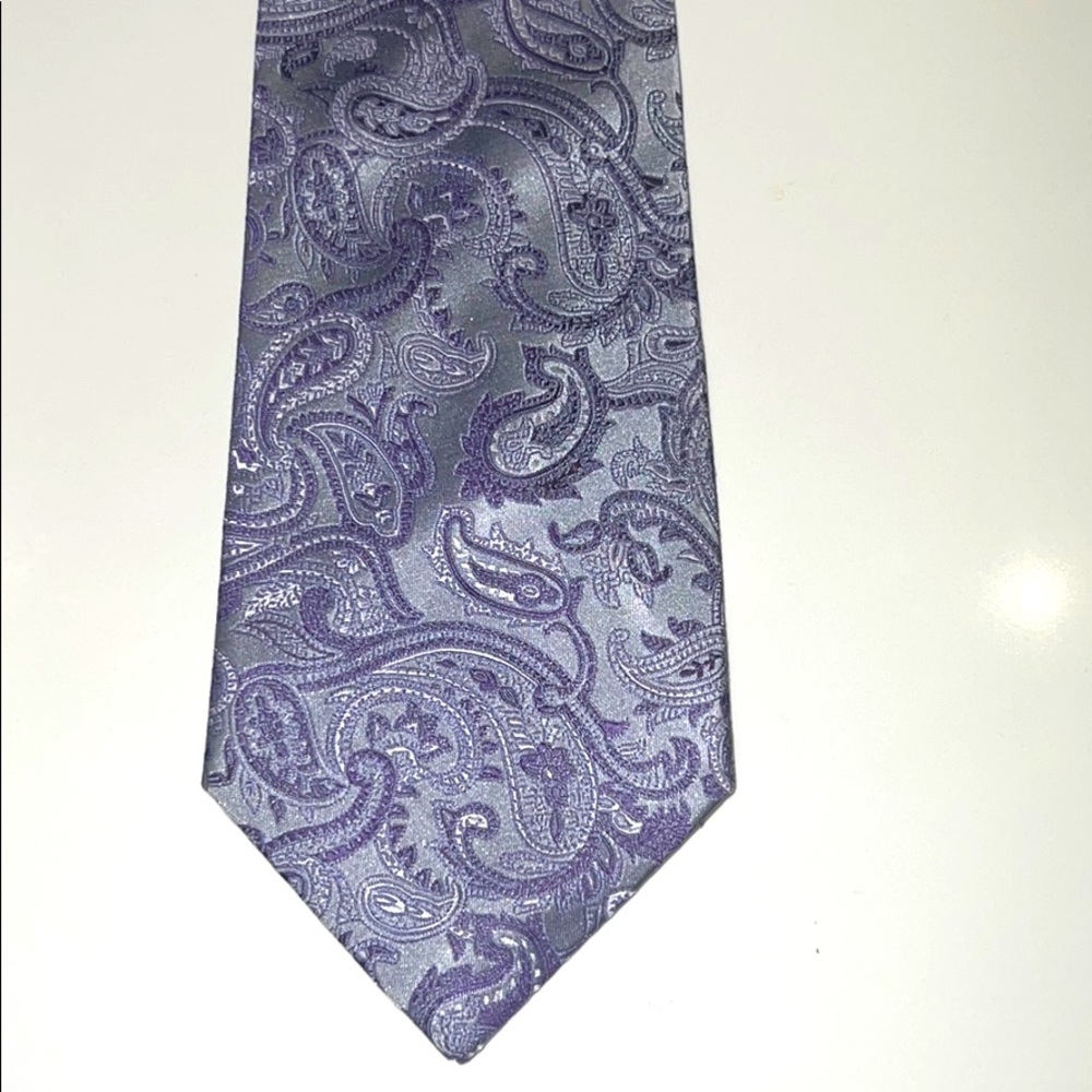 Lavender paisley Sean John tie